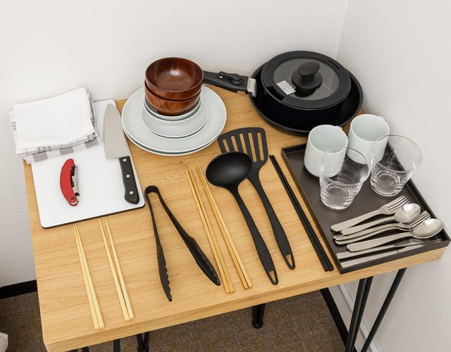 Cooking utensils / Tableware